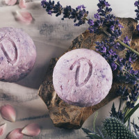 Duschkind festes Shampoo Lavendel Rose mit Klettenwurzel&ouml;l (f&uuml;r schuppiges Haar) 4in1 56 g in der Holzdose